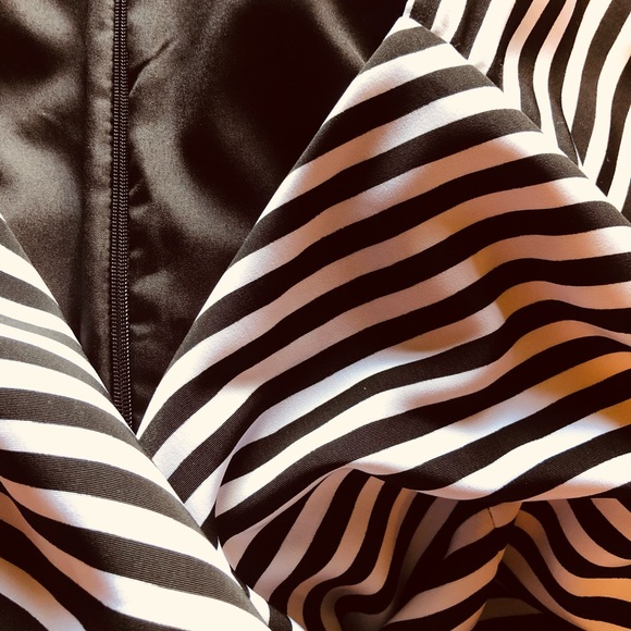 Size 16, Worthington dress, black & white stripped - Picture 10 of 11